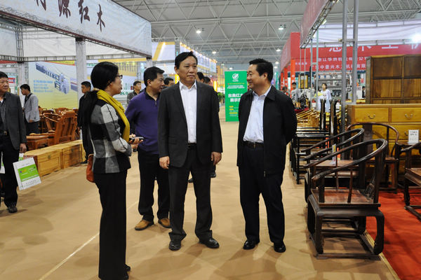 刘东生参观2014中国(临沂)国际木制品及配套产品展览会