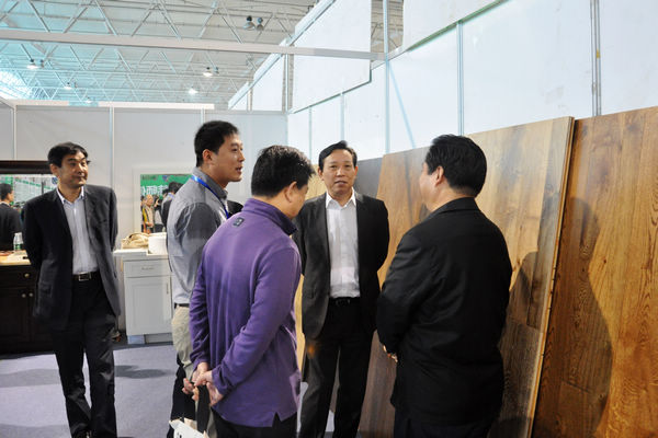 刘东生参观2014中国(临沂)国际木制品及配套产品展览会
