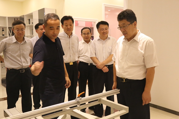 市委书记王玉君到兰山区调研木业产业转型升级工作