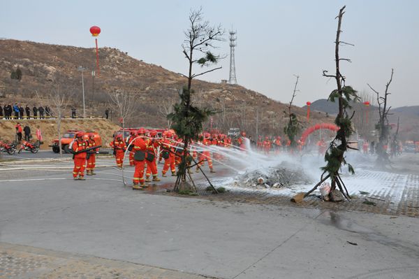 全省森林防火指挥员培训班暨第三届森林消防专业队伍技能竞赛演练活动在我市举行