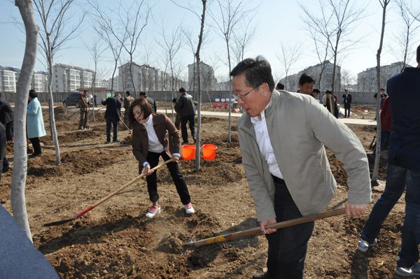 林峰海徐涛杜德昌张宏伟等市领导参加义务植树活动