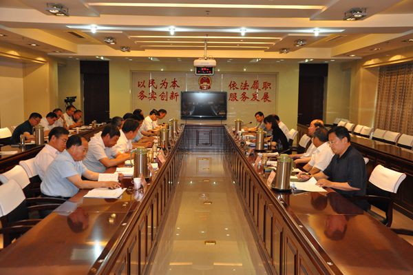 市人大开展“一法一条例”执法检查和环城生态防护林带建设视察