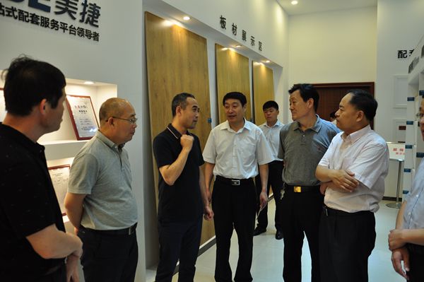市人大常委会副主任丁善余到兰山区调研木业产业转型升级工作